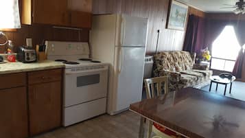 Private kitchen | Fridge, coffee/tea maker