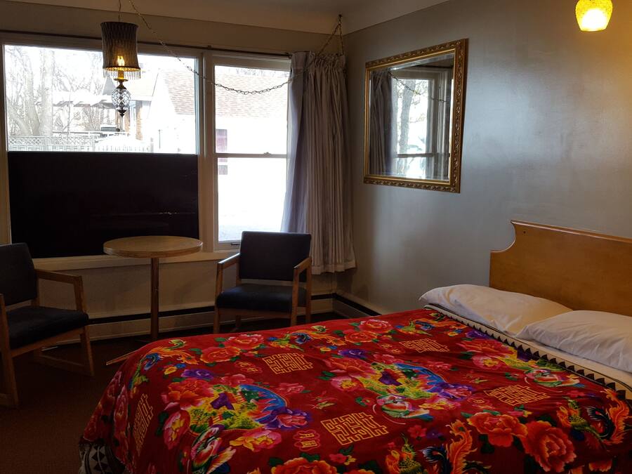 Free cribs/infant beds, free WiFi, bed sheets