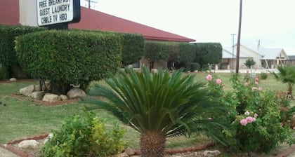 Royal Inn Pearsall