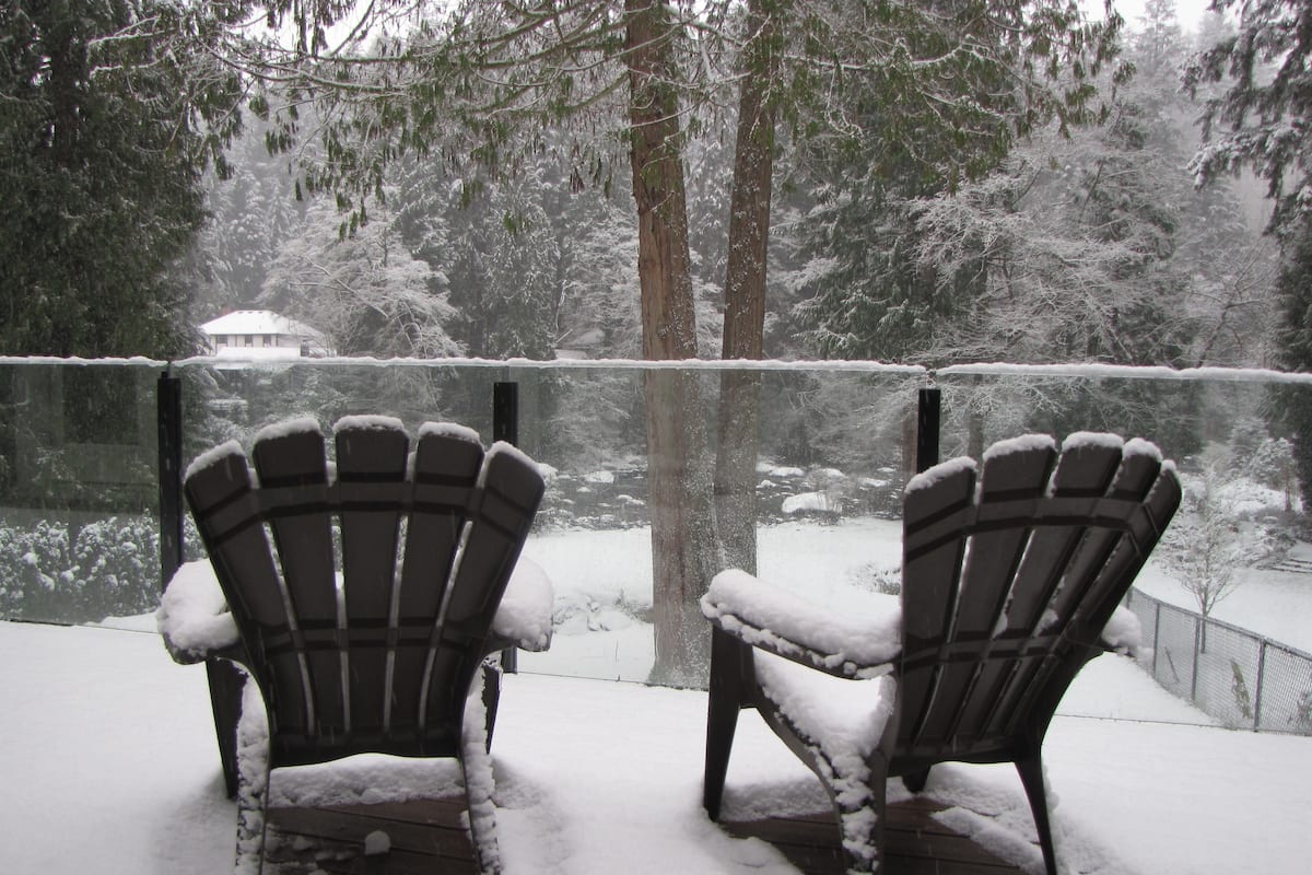 Room, 1 King Bed, River View (Lynn Valley) | Premium bedding, desk, iron/ironing board, free WiFi
