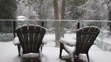 Chambre, 1 très grand lit, vue fleuve (Lynn Valley)