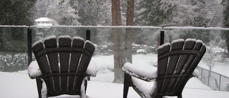 Room, 1 King Bed, River View (Lynn Valley) | Premium bedding, desk, iron/ironing board, free WiFi