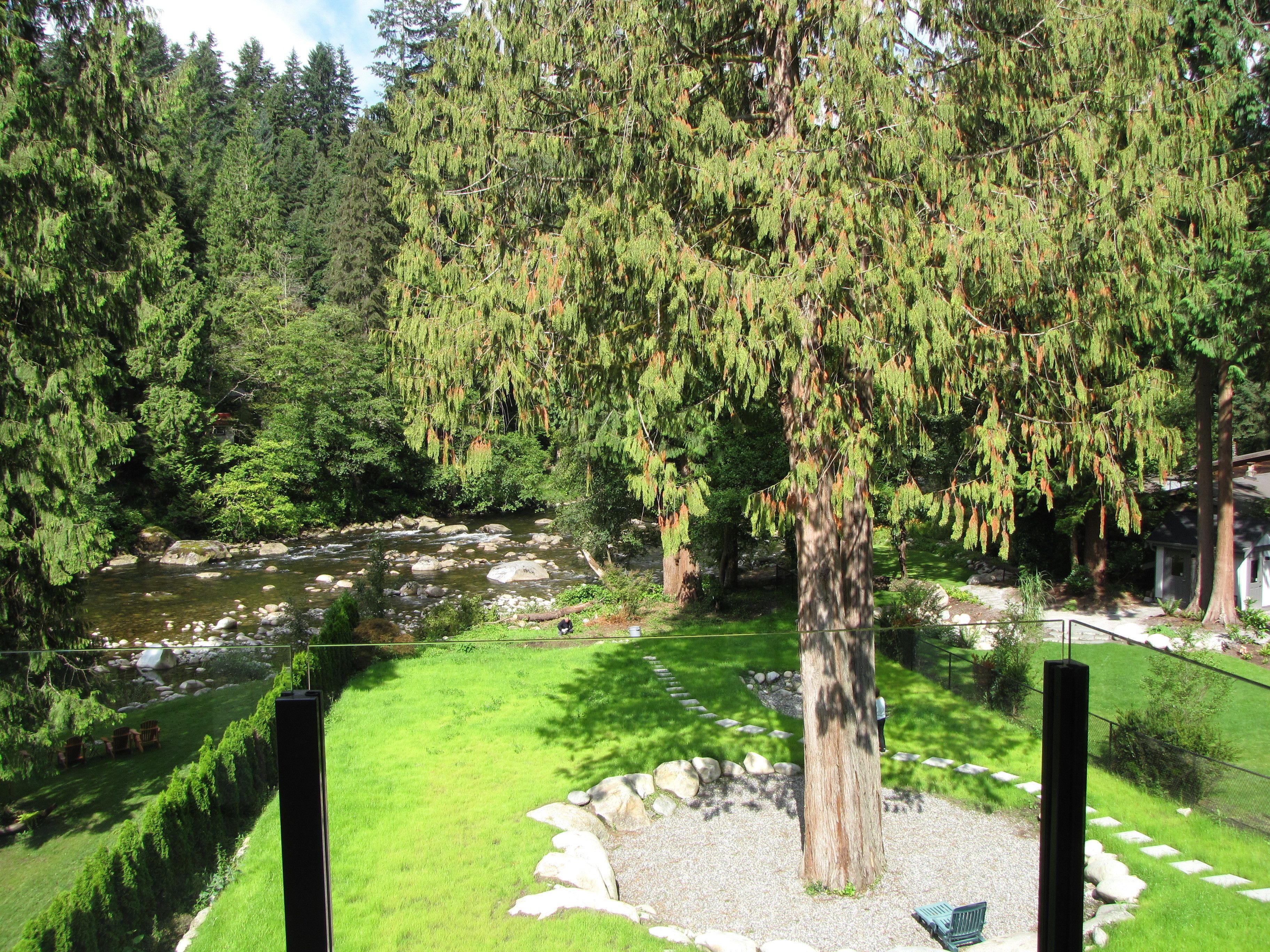 ห้องพัก, เตียงคิงไซส์ 1 เตียง, ระเบียง, วิวแม่น้ำ (Capilano) | ลานระเบียง/นอกชาน