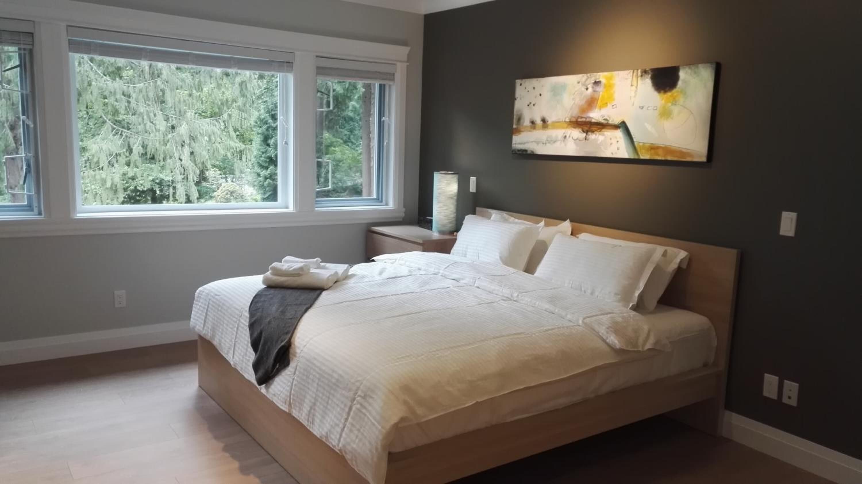 เครื่องนอนระดับพรีเมียม, โต๊ะทำงาน, เตารีด/โต๊ะรีดผ้า, Wi-Fi ฟรี