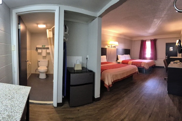 Iron/ironing board, free WiFi, bed sheets