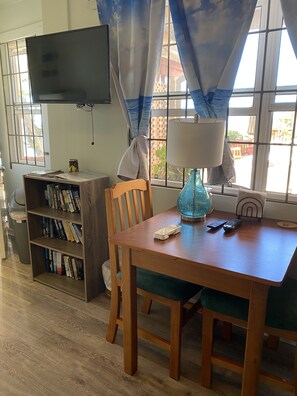 Tamarind  | Living area | 32-inch Smart TV with cable channels, TV, Netflix - Sea Glass Place (St. George's)