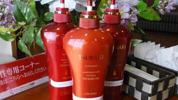 淋浴/盆浴组合、深泡浴缸、免费洗浴用品、拖鞋