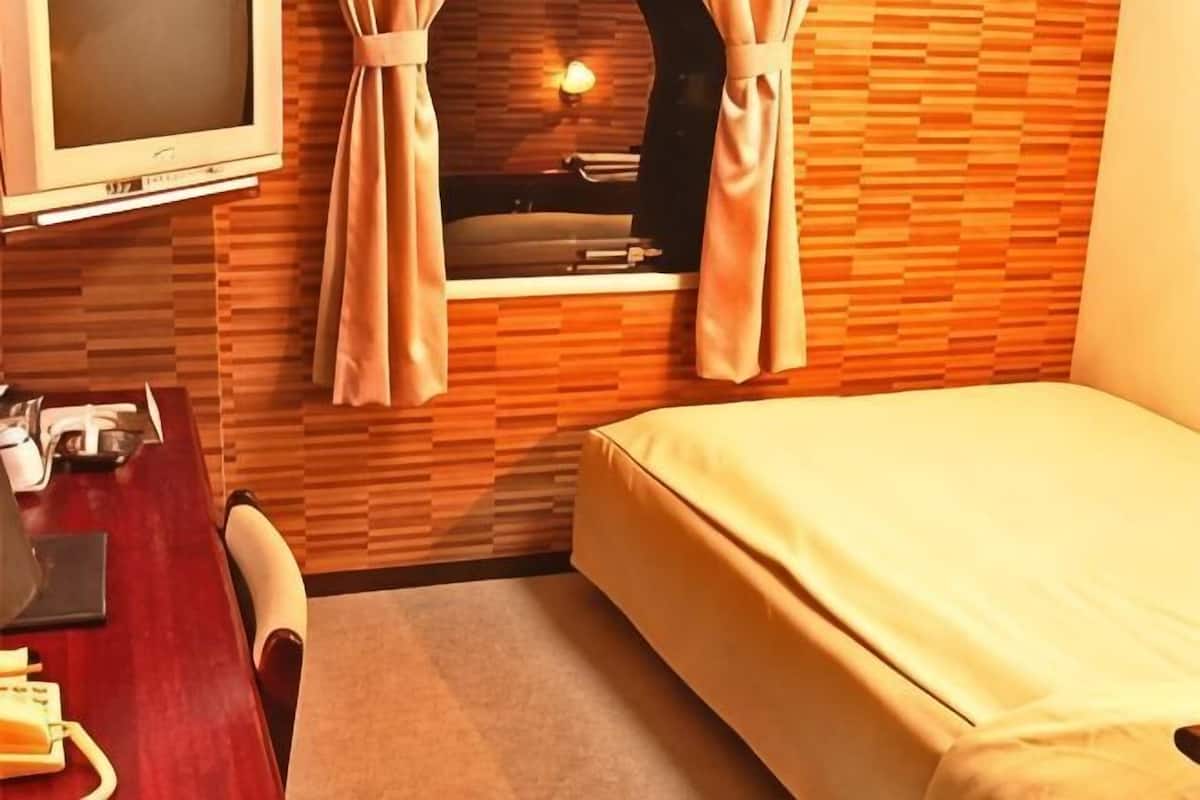 Bureau, accès au Wi-Fi (inclus), literie fournie