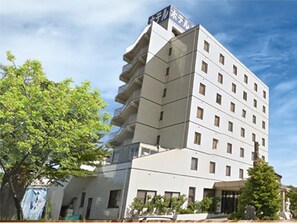 A multi-story hotel with a modern design, featuring a prominent sign at the top.