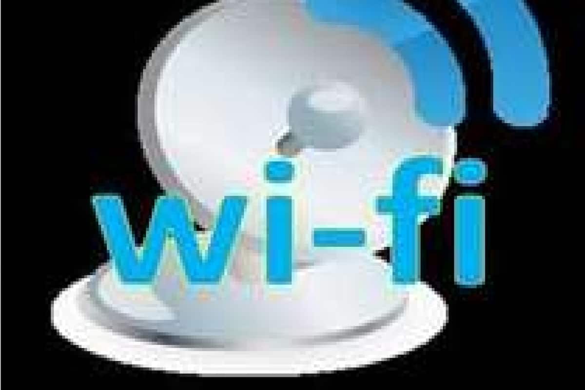 Una scrivania, Wi-Fi gratuito, lenzuola