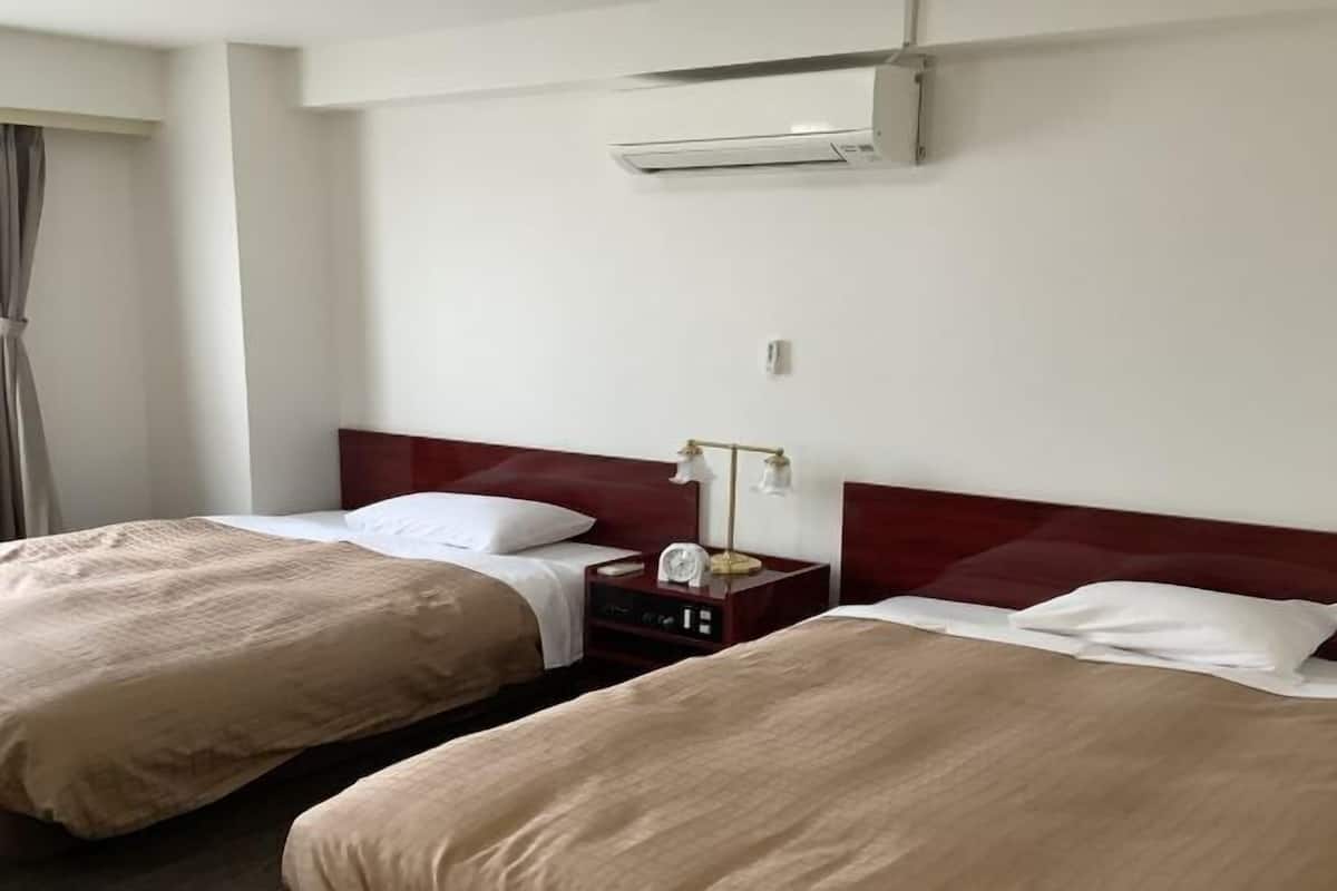 Bureau, accès au Wi-Fi (inclus), literie fournie