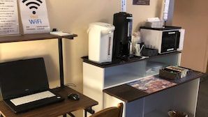 A coffee station with a laptop, coffee machine, and microwave. - Hotel Tsukuba Hills Gakuen Nishi Odori (Tsukuba)