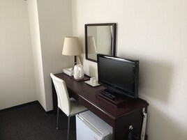 Escritorio y espacio para trabajar con laptop