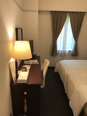 Desk, laptop workspace, iron/ironing board, free rollaway beds - Hotel Tsukuba Hills Umezono (Tsukuba)