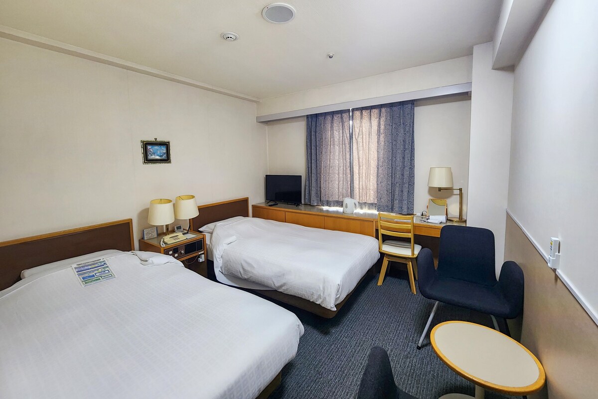 In-room safe, desk, WiFi (free), bed sheets