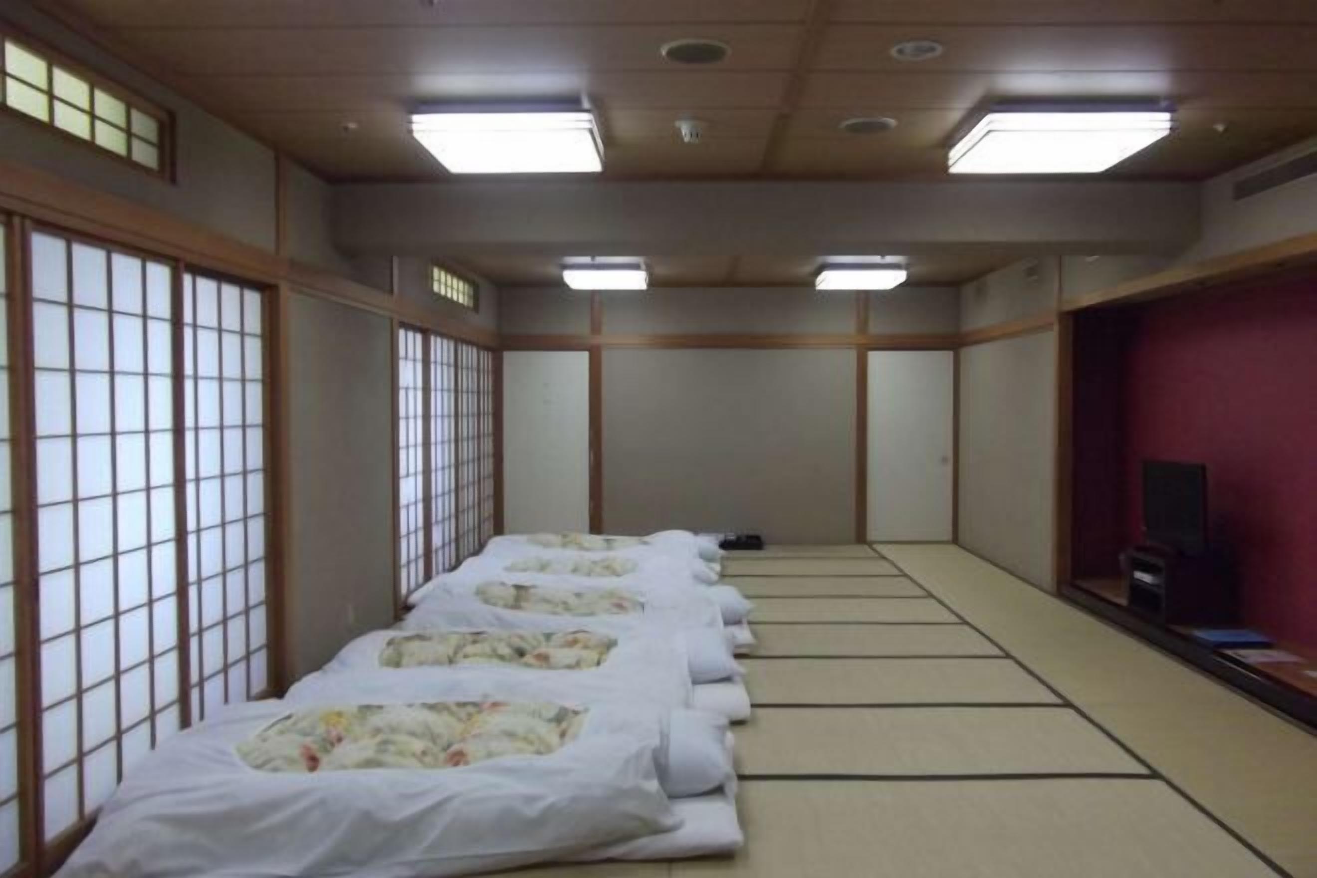 Värdeförvaringsskåp på rummet, skrivbord, gratis wi-fi och sängkläder