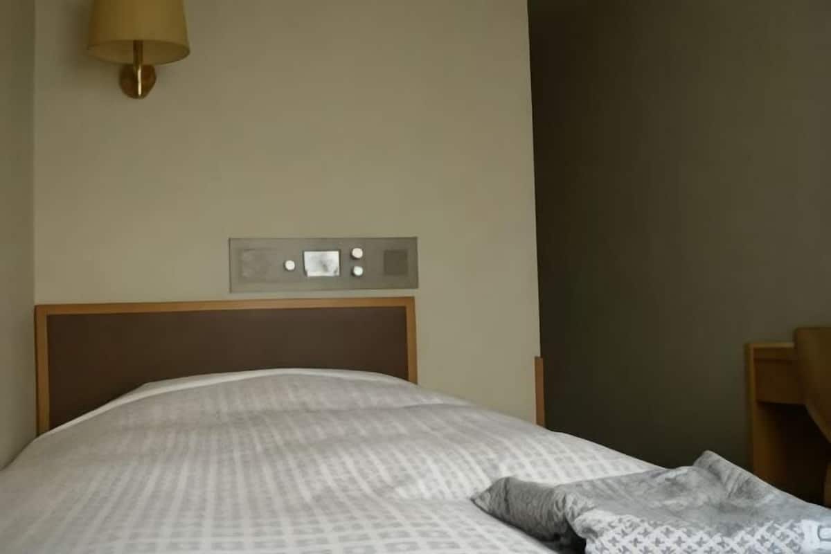 In-room safe, desk, free WiFi, bed sheets