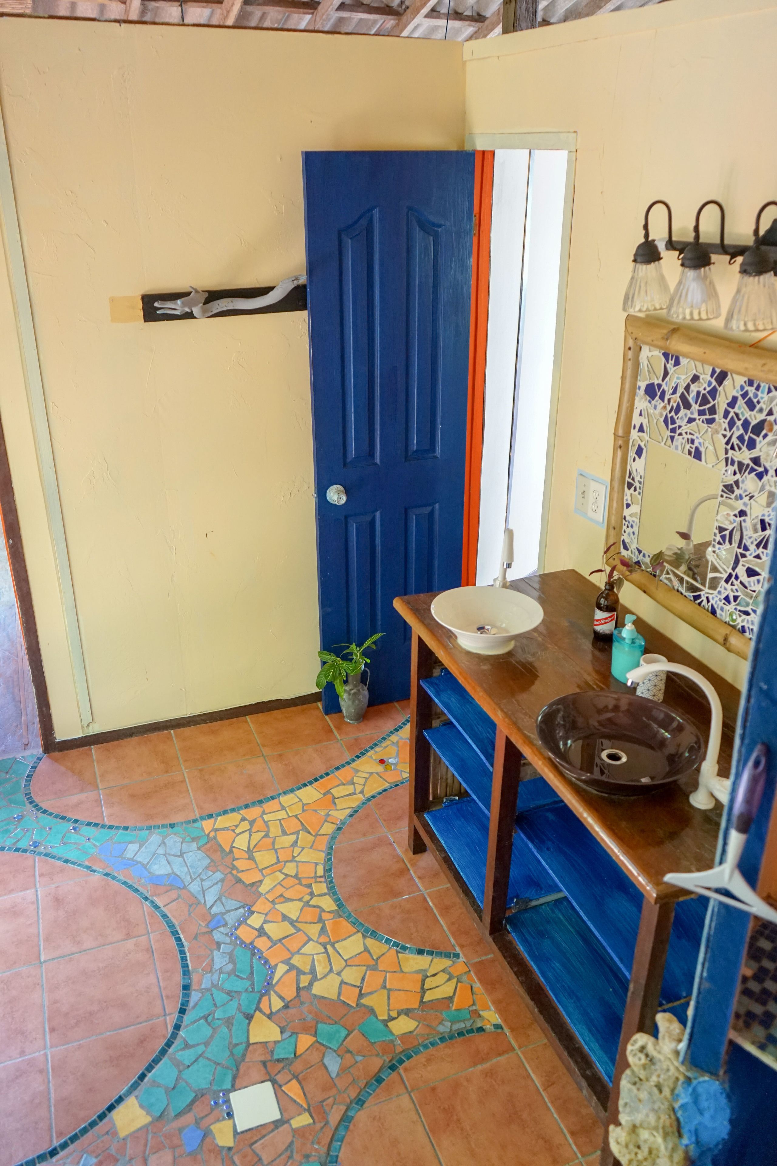 apartment, 2 bedrooms, ocean view | bathroom | shower, towels, shampoo