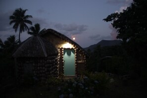 Façade de l’hébergement - soirée/nuit