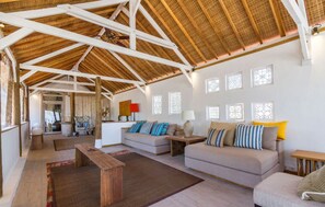 Villa (Shelra) | Coin séjour | Télévision LCD de 32 pouces avec chaînes par câble, télévision