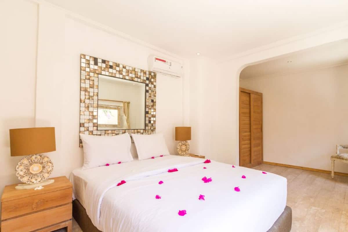 In-room safe, desk, free WiFi, bed sheets