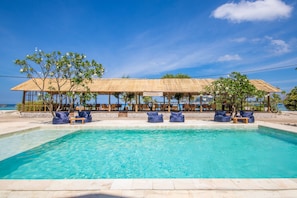 Outdoor pool - AVIA Villa Resort (Gili Meno)