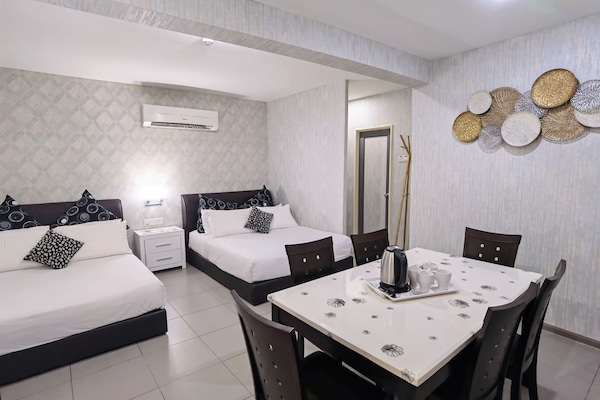 Family Double Deluxe Room | Iron/ironing board, free WiFi, bed sheets