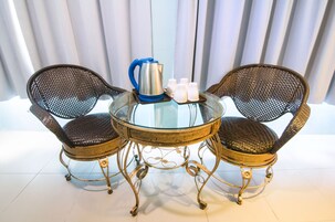 Family Quadruple Deluxe Room  | In-room dining