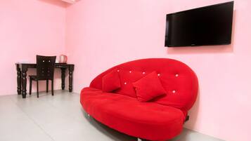 Iron/ironing board, free WiFi, bed sheets