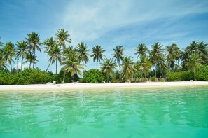 Private beach nearby, white sand, sun-loungers, beach towels