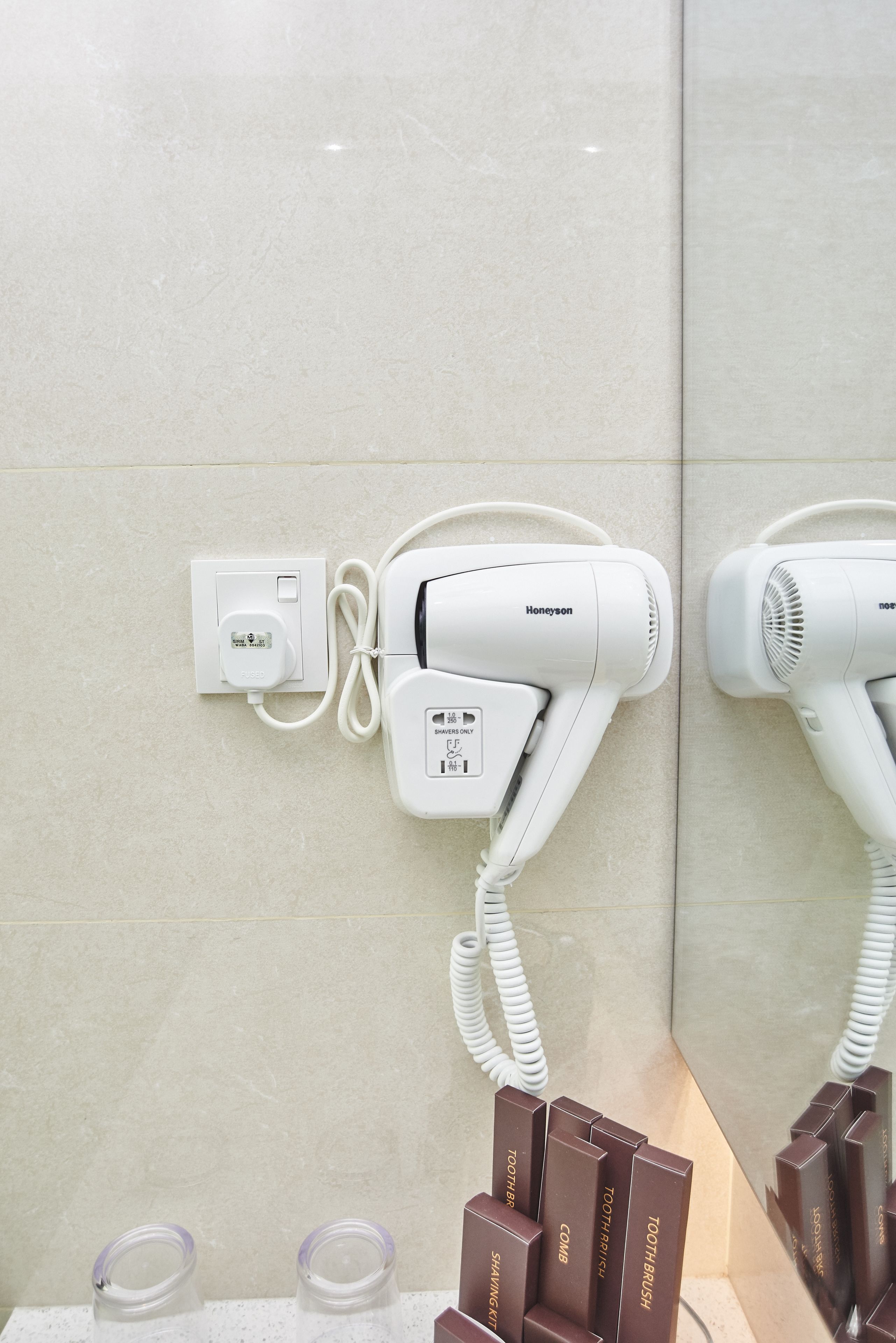 superior twin room | bathroom amenities | shower, hydromassage showerhead, free toiletries, hair dryer