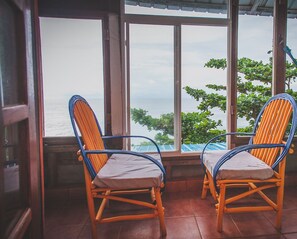 Superior Triple Room, Ocean View | Individually decorated, individually furnished, bed sheets