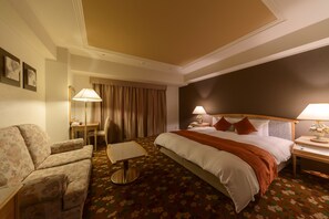 In-room safe, desk, free WiFi, bed sheets