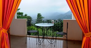Classic Bungalow, 3 Bedrooms, Mountain View | Balcony