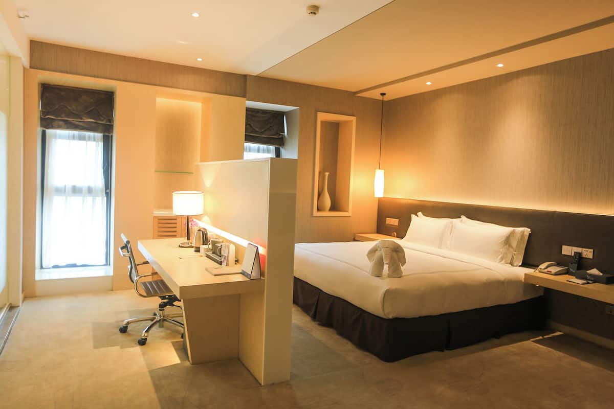Phòng Executive | Bộ đồ giường cao cấp, chăn bông, minibar, két bảo mật tại phòng 