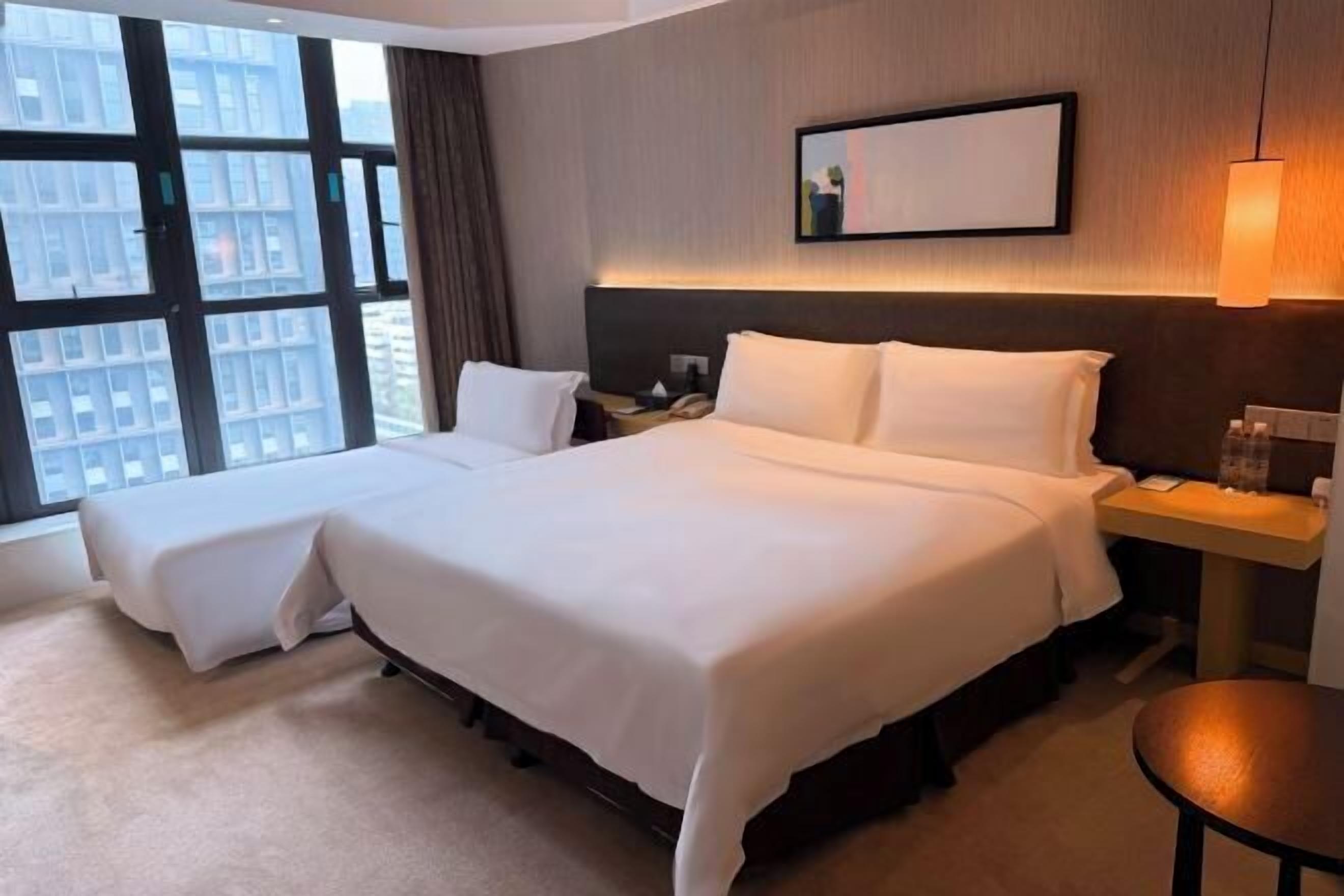 Premium bedding, down duvets, minibar, in-room safe