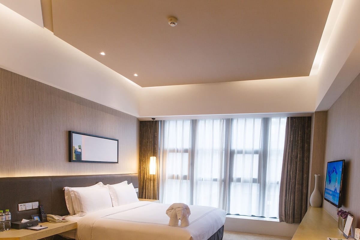 Deluxe tweepersoonskamer | Luxe beddengoed, donzen dekbedden, een minibar, een kluis op de kamer