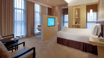 Ropa de cama de alta calidad, cubrecamas y minibar