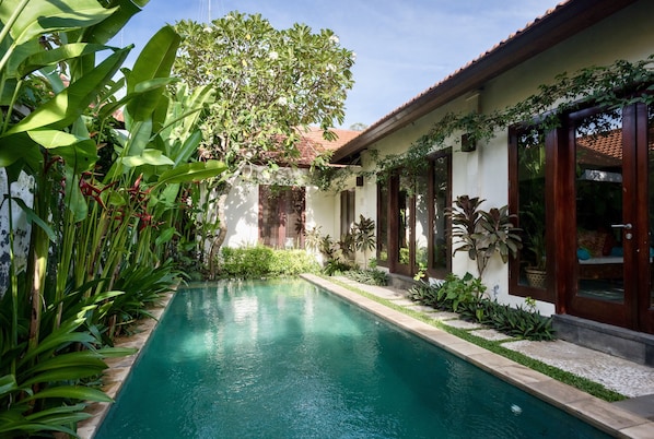 Outdoor pool - Villa Puti (Denpasar)