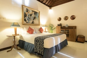 3 bedrooms, premium bedding, iron/ironing board, free cots/infant beds - Villa Puti (Denpasar)