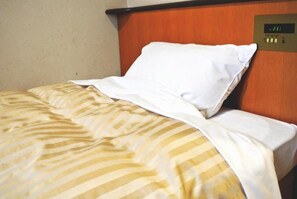 Desk, free WiFi - Kakegawa Business Hotel Ekinan-Inn (Kakegawa)