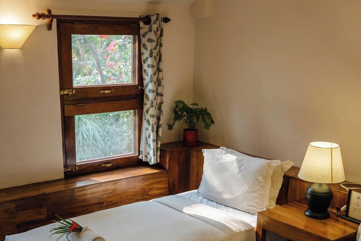 Premium Room | Desk, laptop workspace, iron/ironing board, rollaway beds
