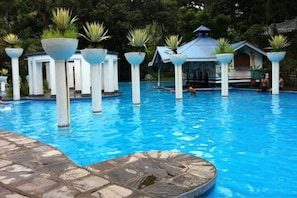 Outdoor pool, open 7:00 AM to 8:00 PM, lifeguards on site