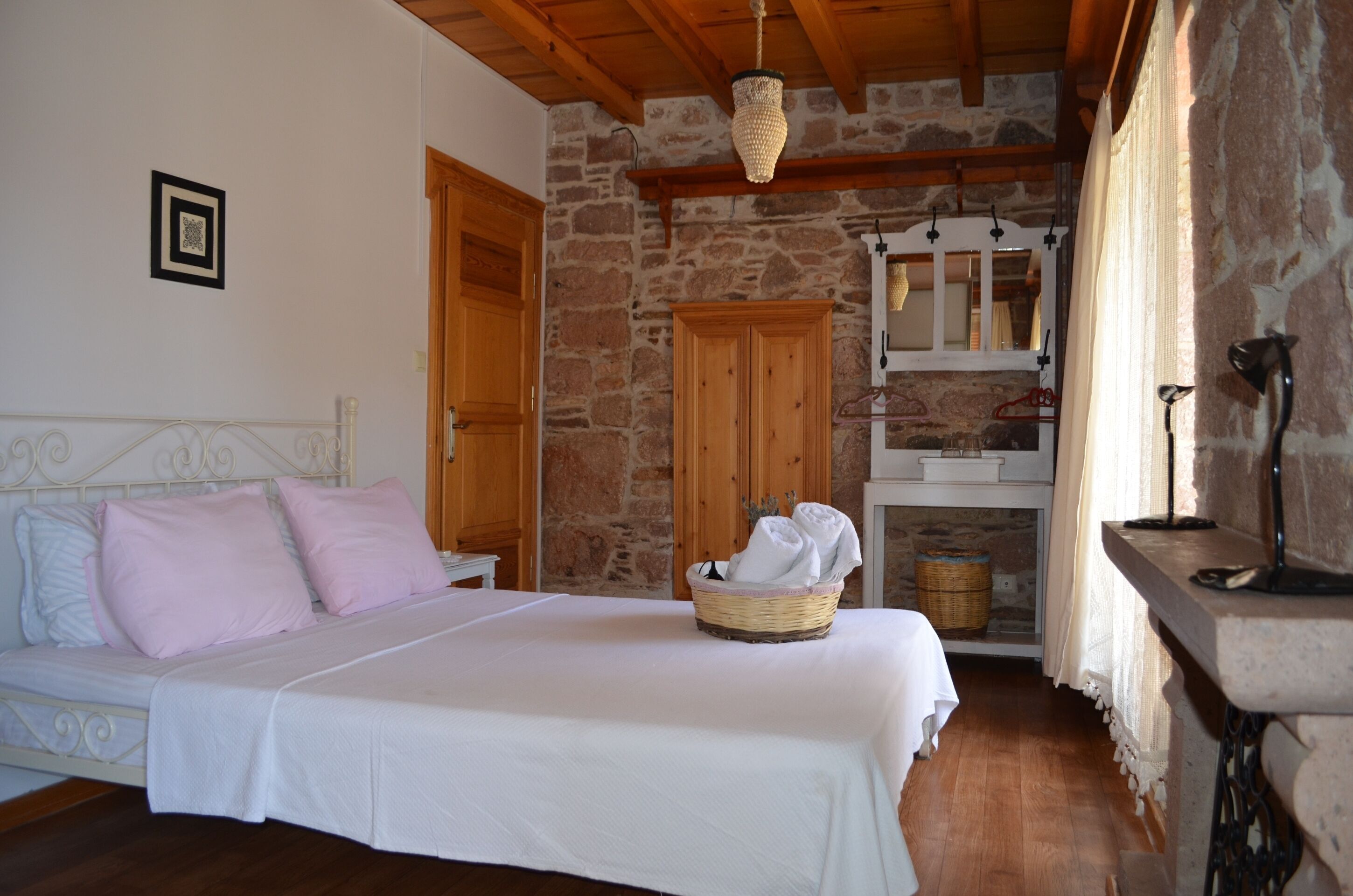 Roba de llit d'alta qualitat, escriptori i habitacions insonoritzades 