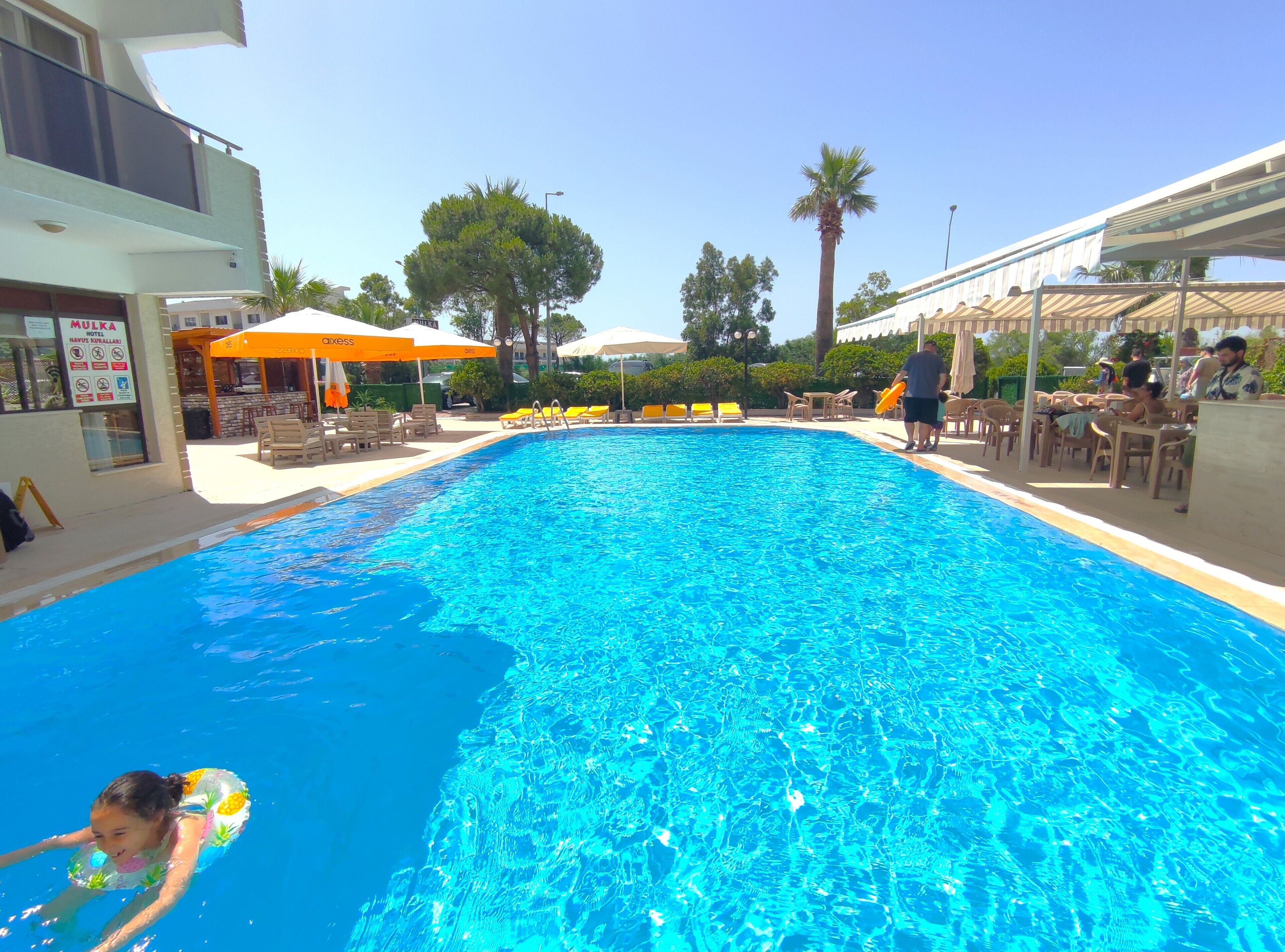 Outdoor pool, pool umbrellas, sun loungers