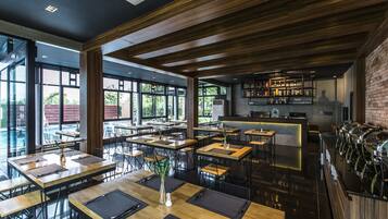 Petit déjeuner, déjeuner et dßner servis sur place