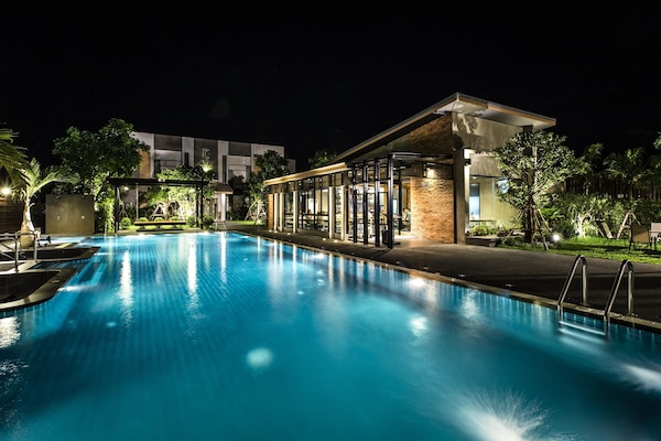 Outdoor pool, open 7:00 AM to 10:00 PM, sun loungers