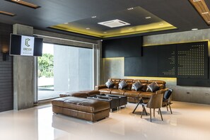 Lobby sitting area - Cresco Hotel Buriram (Buriram)