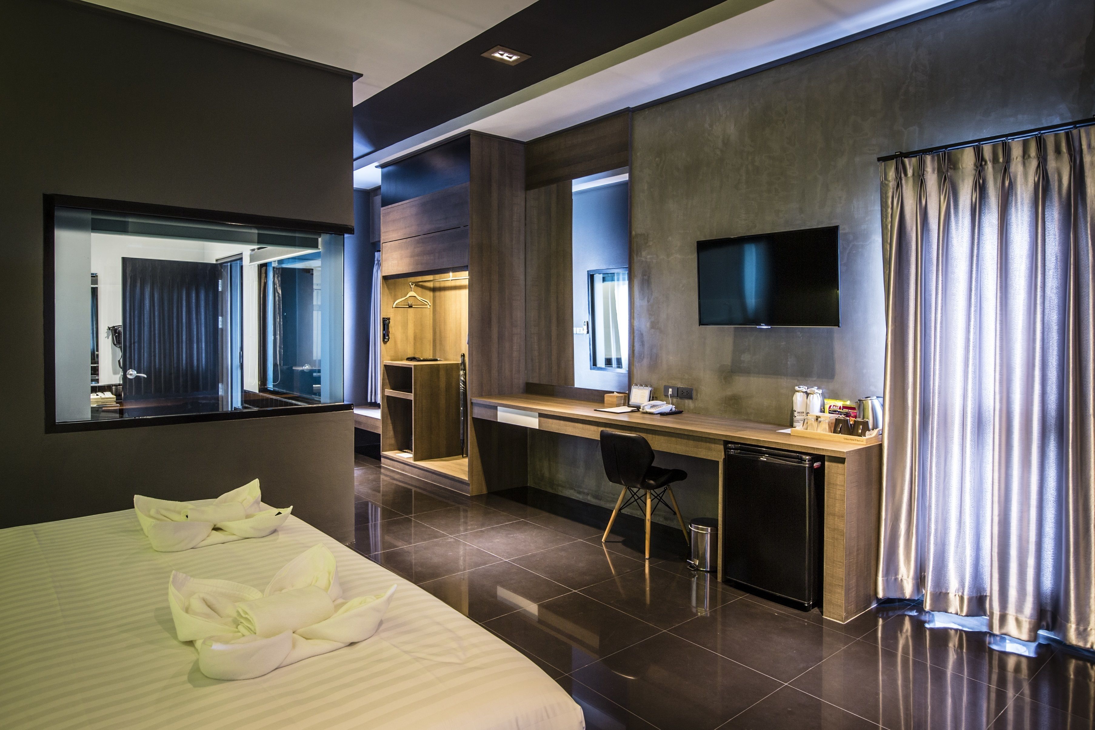 Epic Suite | Minibar, két bảo mật tại phòng, bàn, màn/rèm cản sáng 