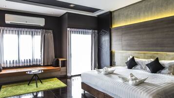 Epic Suite | Minibar, caja fuerte, escritorio y cortinas opacas